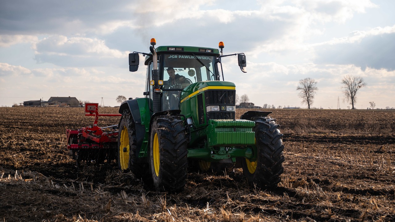 John Deere Staje Dęba! Mokre Talerzowanie 2026 w GR Pawlikowski | John Deere 7810