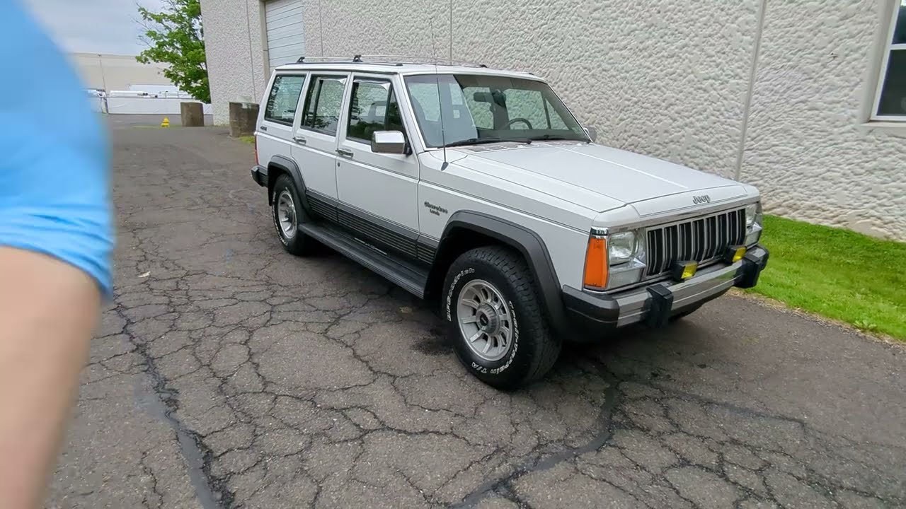 1989 Jeep Cherokee Laredo 4x4 4.0L XJ test-drive and walk-around