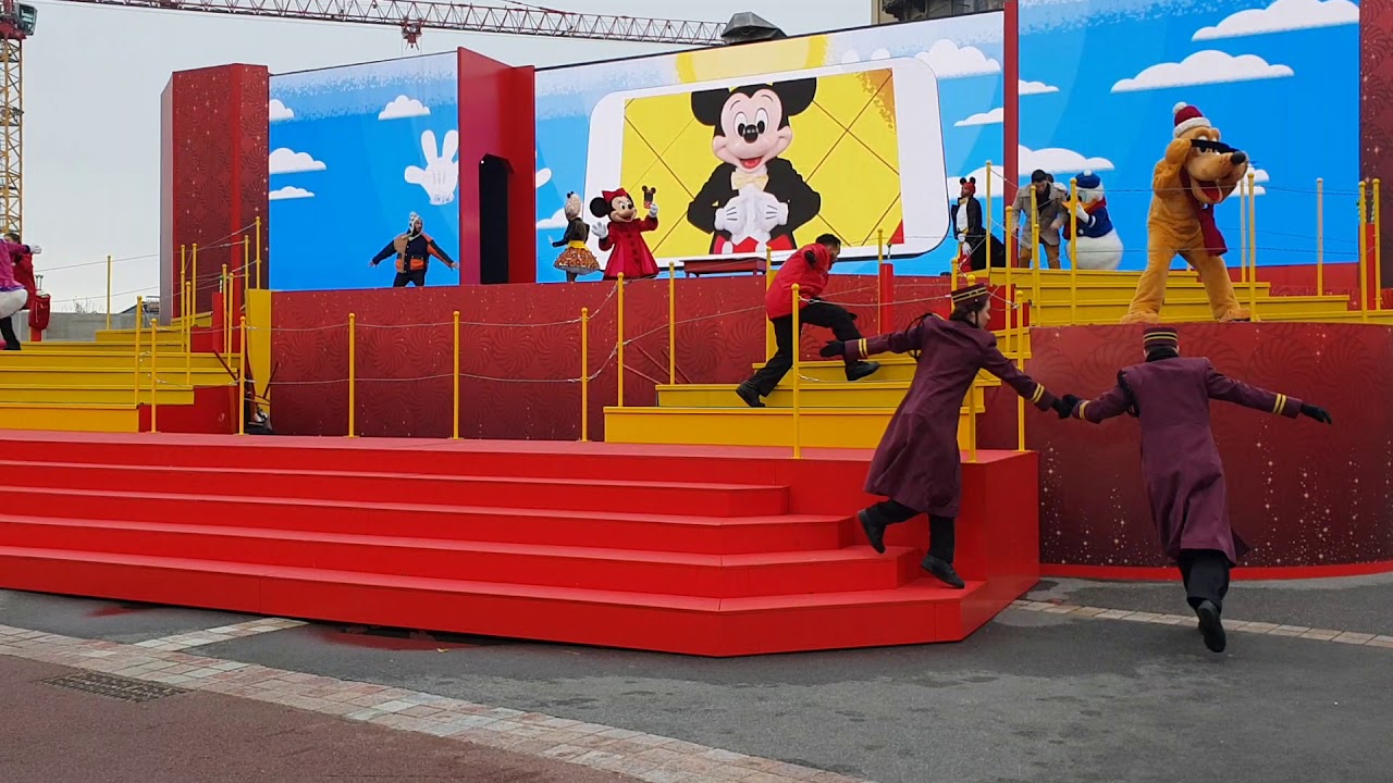 Surprise Mickey spécial noël Décembre 2019