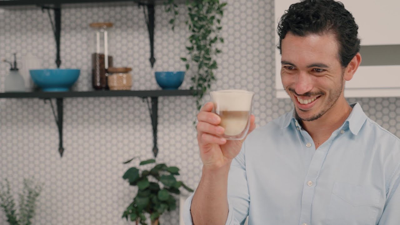 Dinamica Plus | Milk drinks with LatteCrema Hot Technology
