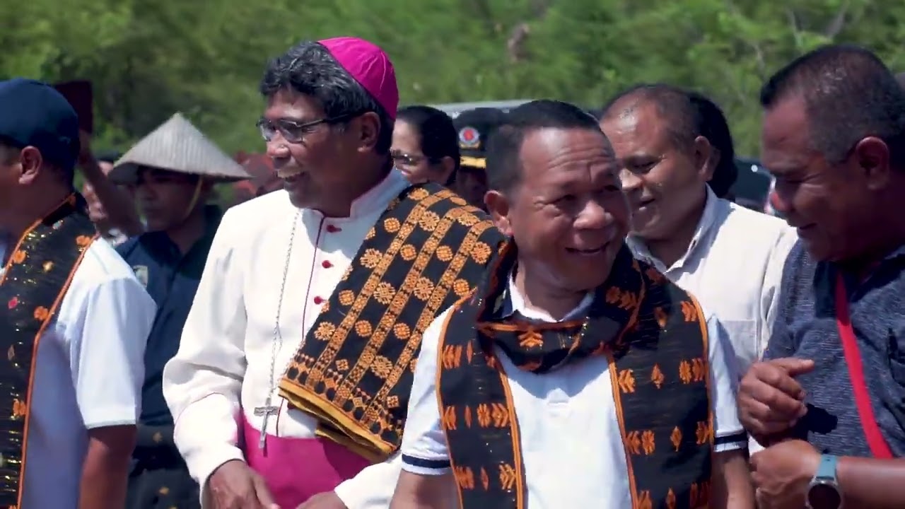 Penanaman Perdana Benih Jagung Dikebun KAE  Oleh Yang Mulia Bapak Uskup Agung Ende