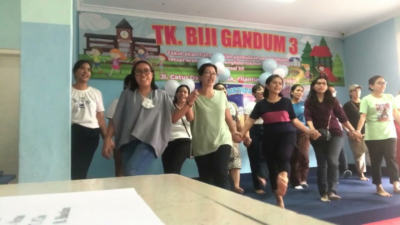 Gladi Resik mamak koor wisuda TK BIJI GANDUM III