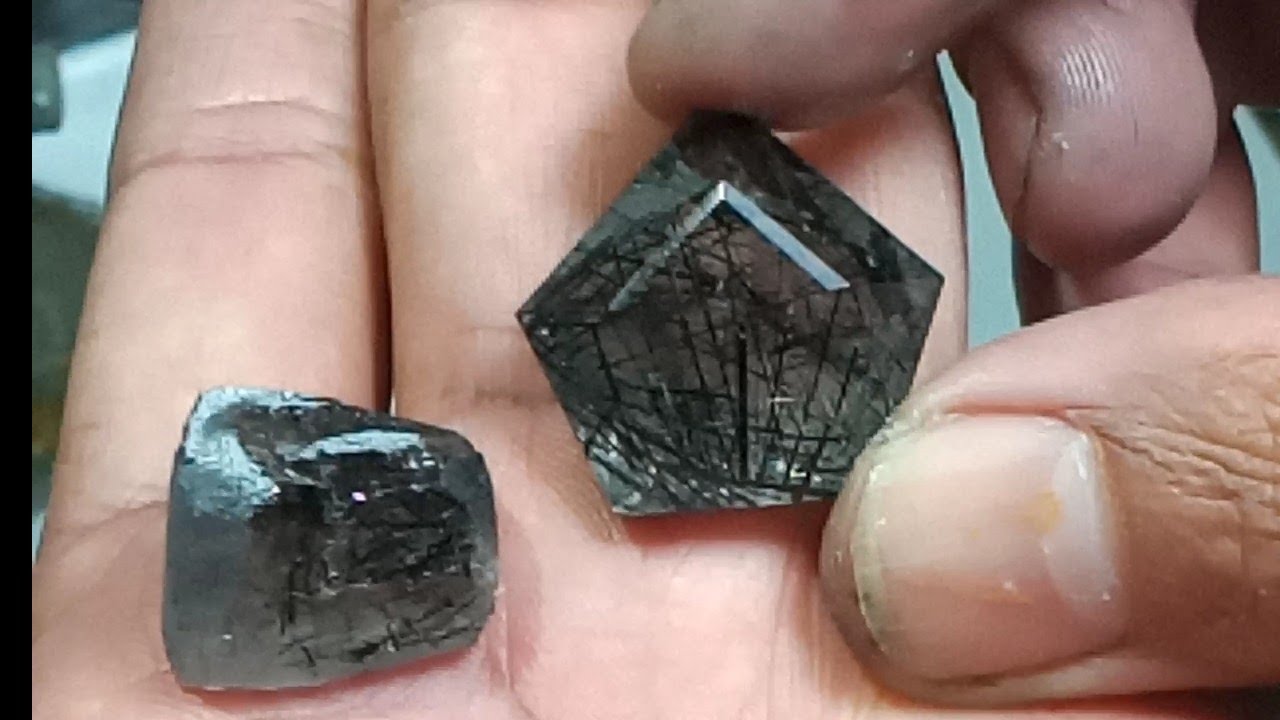 PEDRA COM RUTILO PRETO LAPIDAÇÃO LIVRE