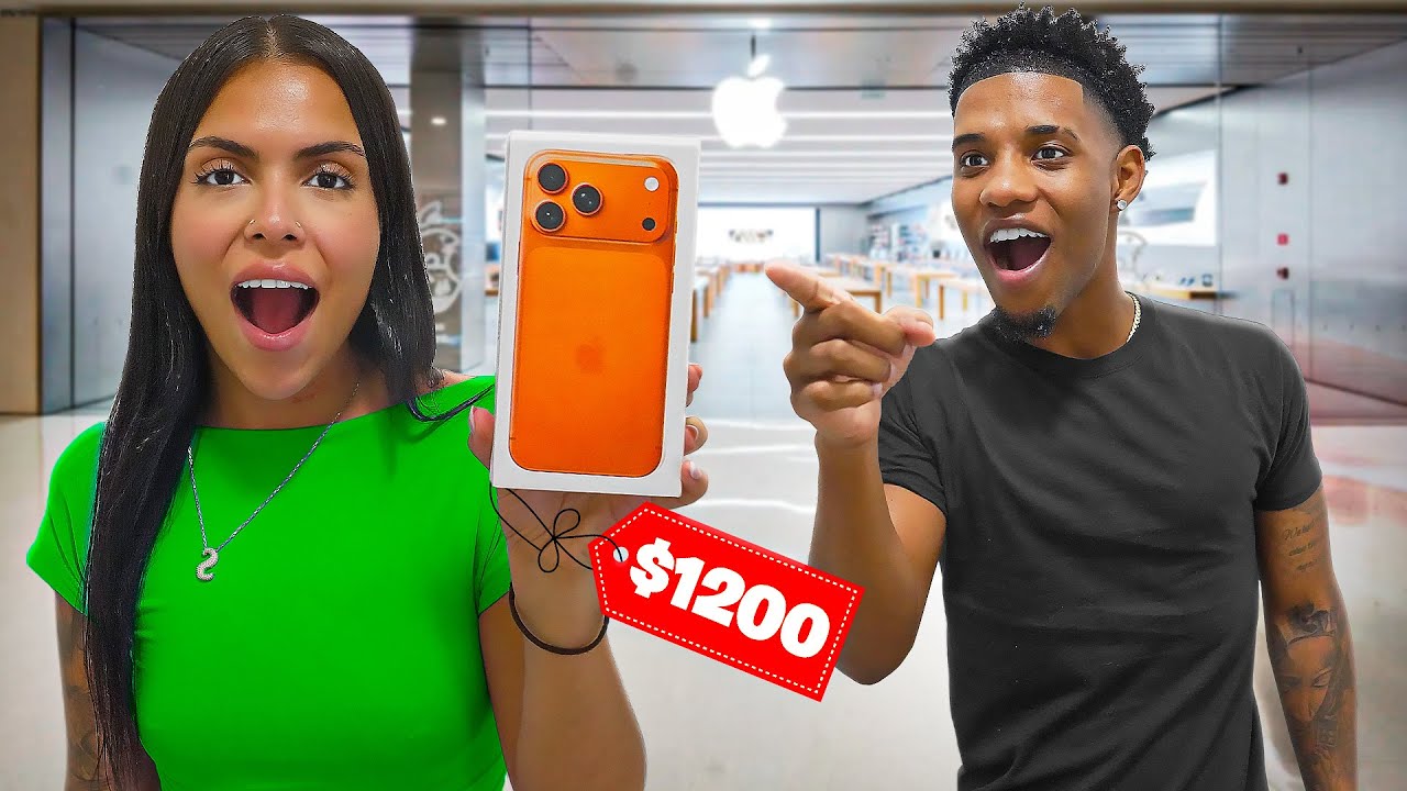 I BOUGHT My Girlfriend An IPHONE 17! 