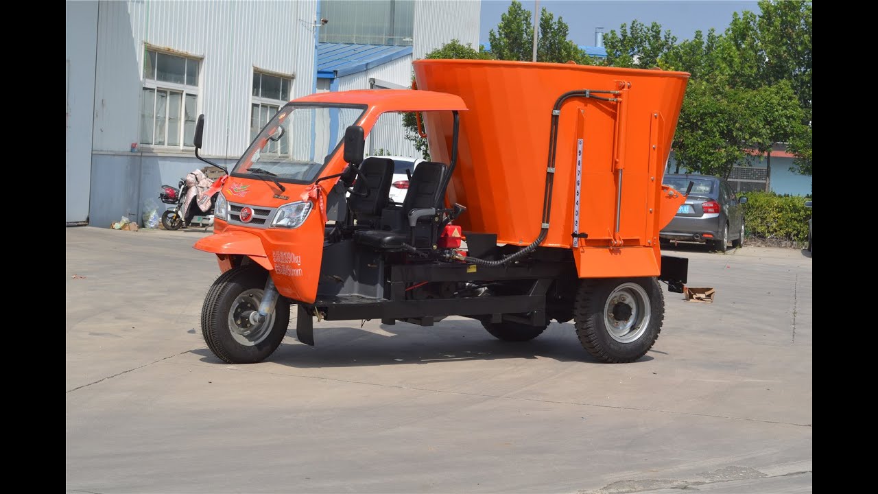 Small TMR mixer wagon