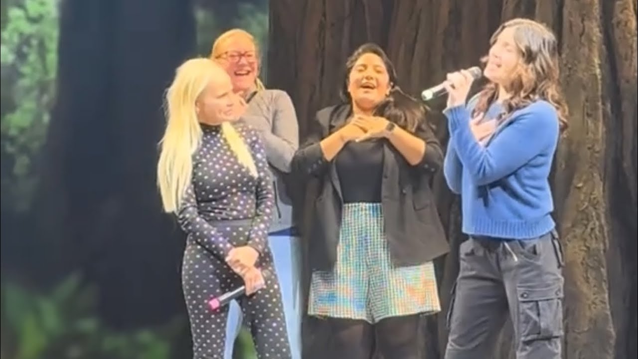 Kristin Chenoweth & Idina Menzel – Impromptu For Good at Redwood Broadway!