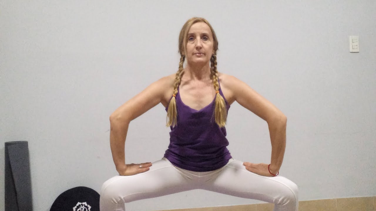 YOGA. PASO A PASO. POSTURA DE LA DIOSA.
