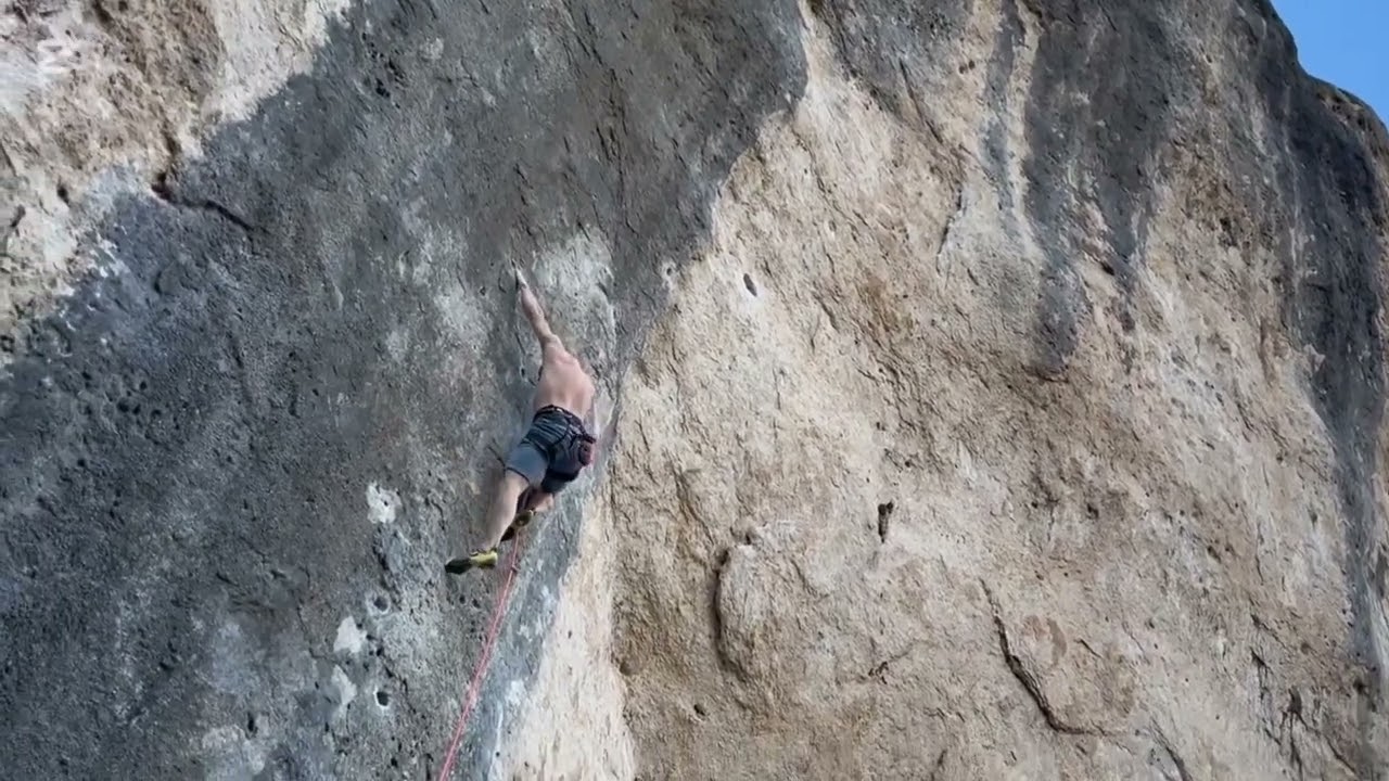 Alicontón. 8b Cuenca, La Ermita.