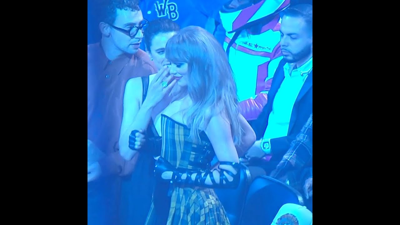 Taylor is vibing to Eminem and so are we  #vmas2023