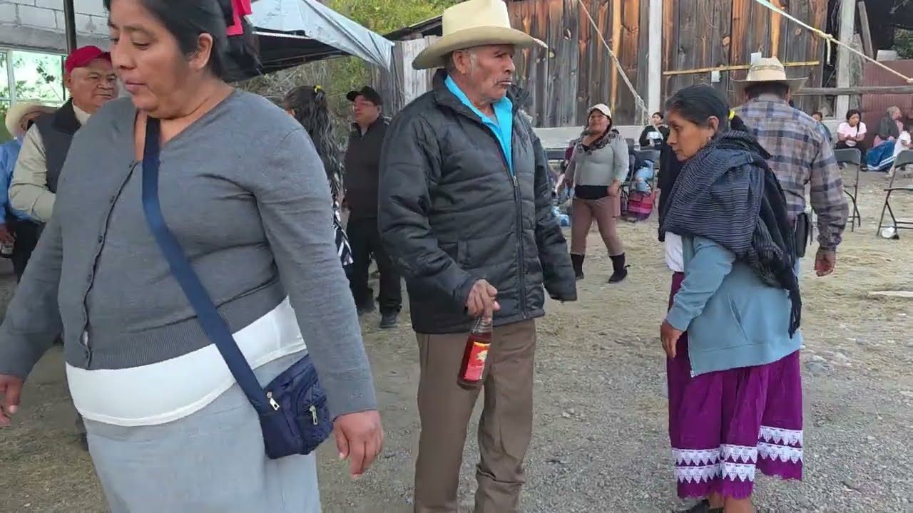 Que Alegre es la Gente de Arenal San Juan Mixtepec Juxtlahuaca Oaxaca Mexico región Mixteca 