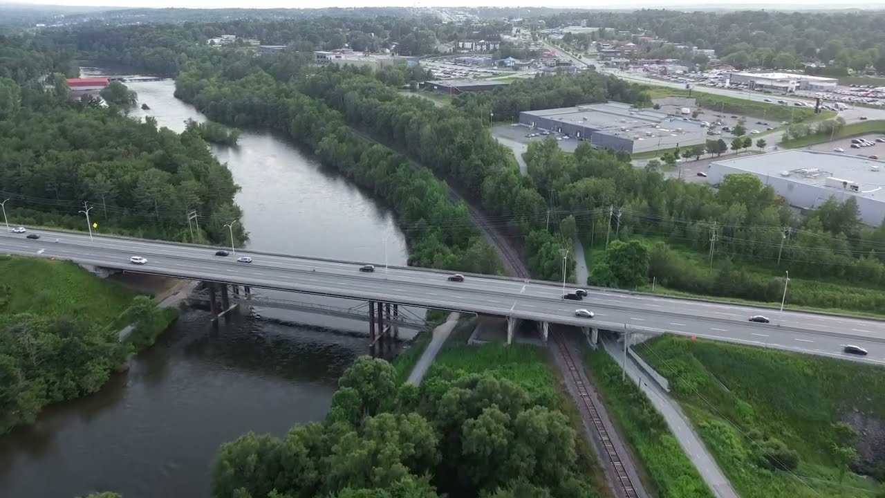 Fly by drone : Riviere Magog et Barrage Drummond, Sherbrooke  drone DJI mini3