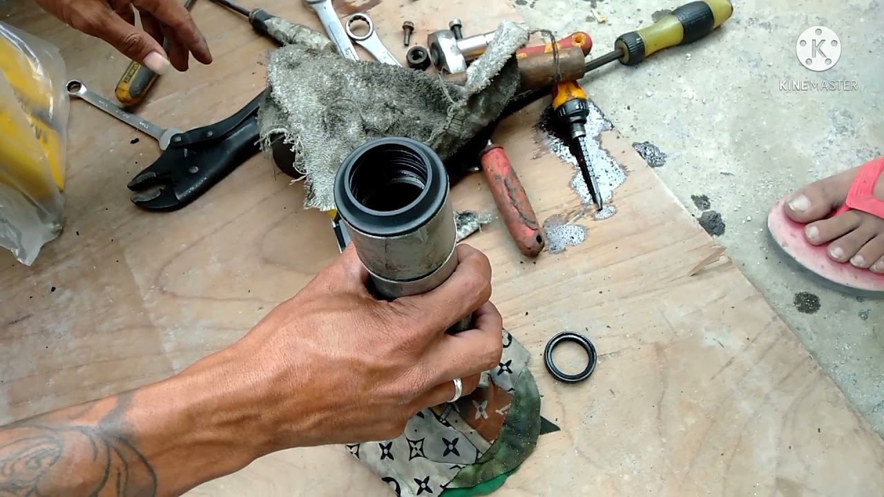 Paano magpalit ng oil seal sa front shock ng Honda TMX
