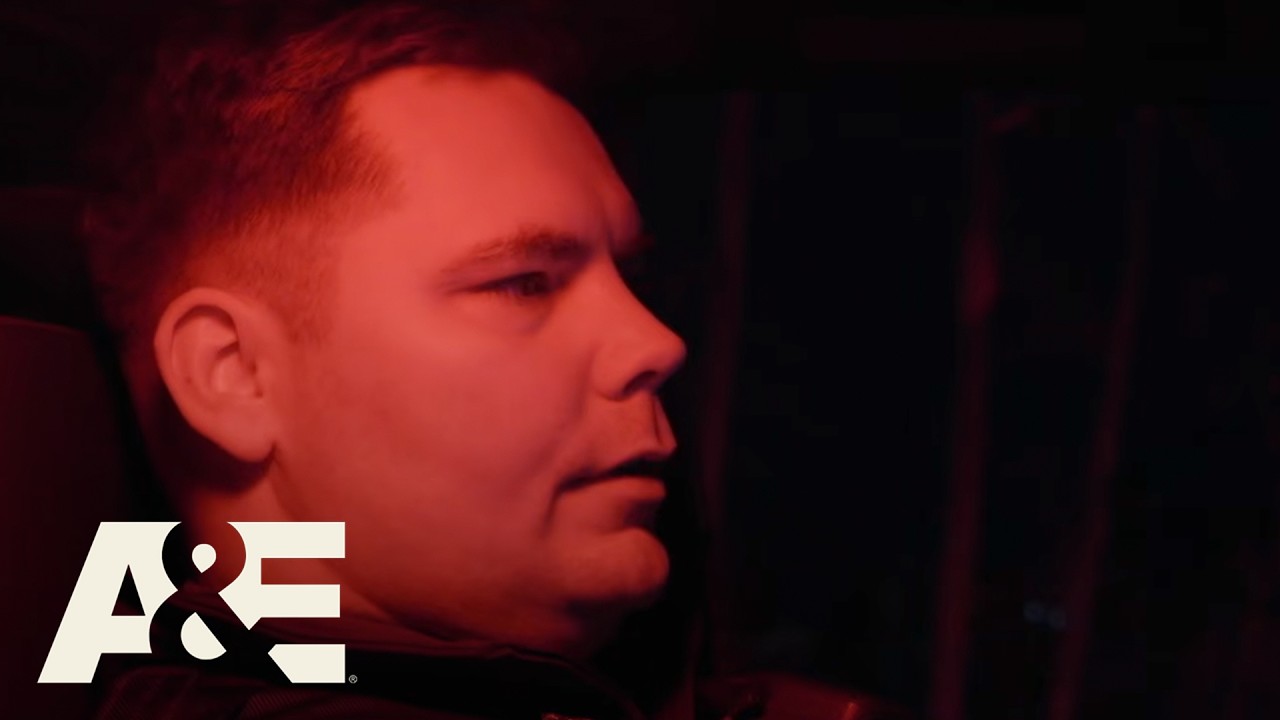 Police Chase Down Suspect in Alleged Facebook Scam | Alaska State Troopers | A&E