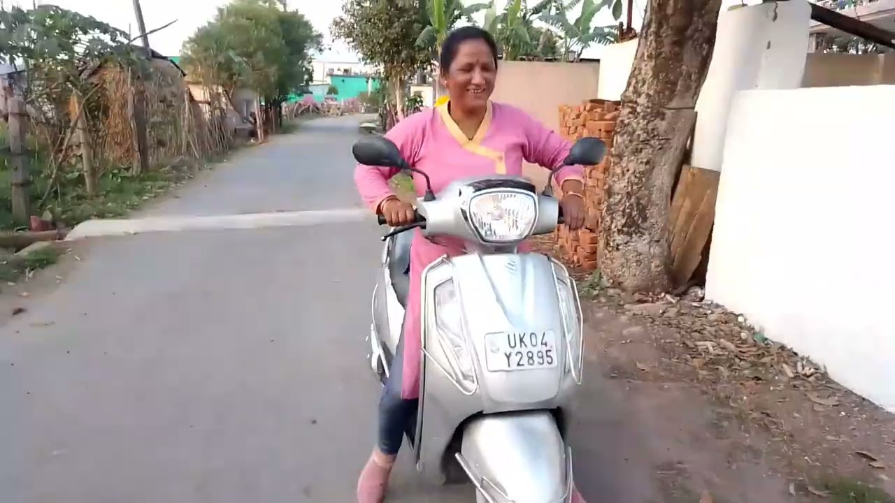 scooty kaise sikhate hai .aunty ko scooty kaise shikhai..2 days me aunty ne scooty kaise sikhi.