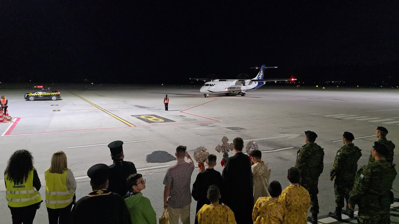 Αεροδρόμιο Σάμου το Άγιο φως έφτασε με έκτακτη Πτήση της Ο.Α.