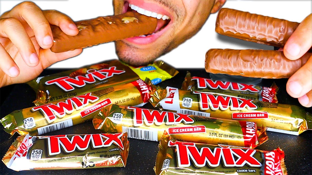 GIANT TWIX CHOCOLATE CANDY BARS ICE CREAM LEFT RIGHT EATING MUKBANG ASMR NO TALKING MOUTH SOUNDS