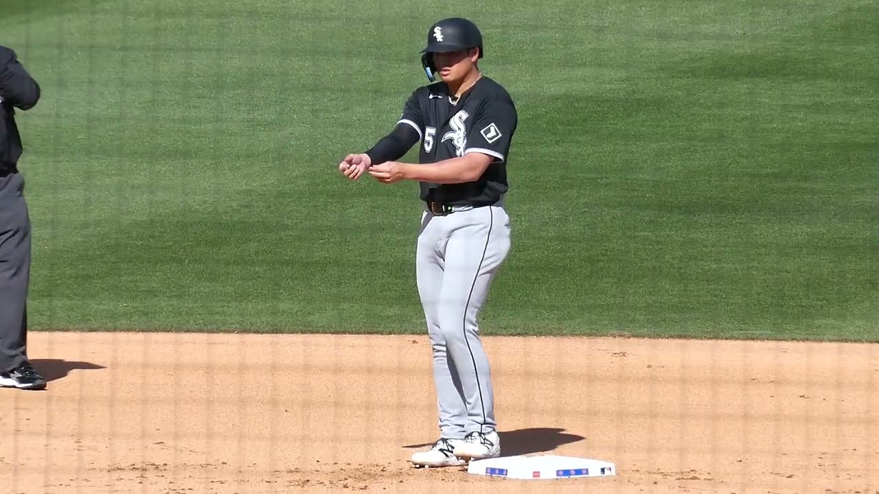 村上宗隆選手、誠也を煽ってる？笑2本目のヒットで二塁上から先輩にジェスチャー。誠也選手のホームランと互角の存在感を見せた#アリゾナキャンプ#suzuki#seiya#murakami#mune#カブス