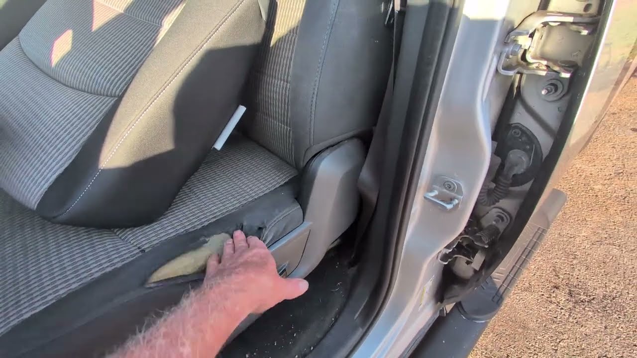 Как заменить подушку переднего сиденья водителя или пассажира на Dodge Ram 1500 / 2500 / 3500