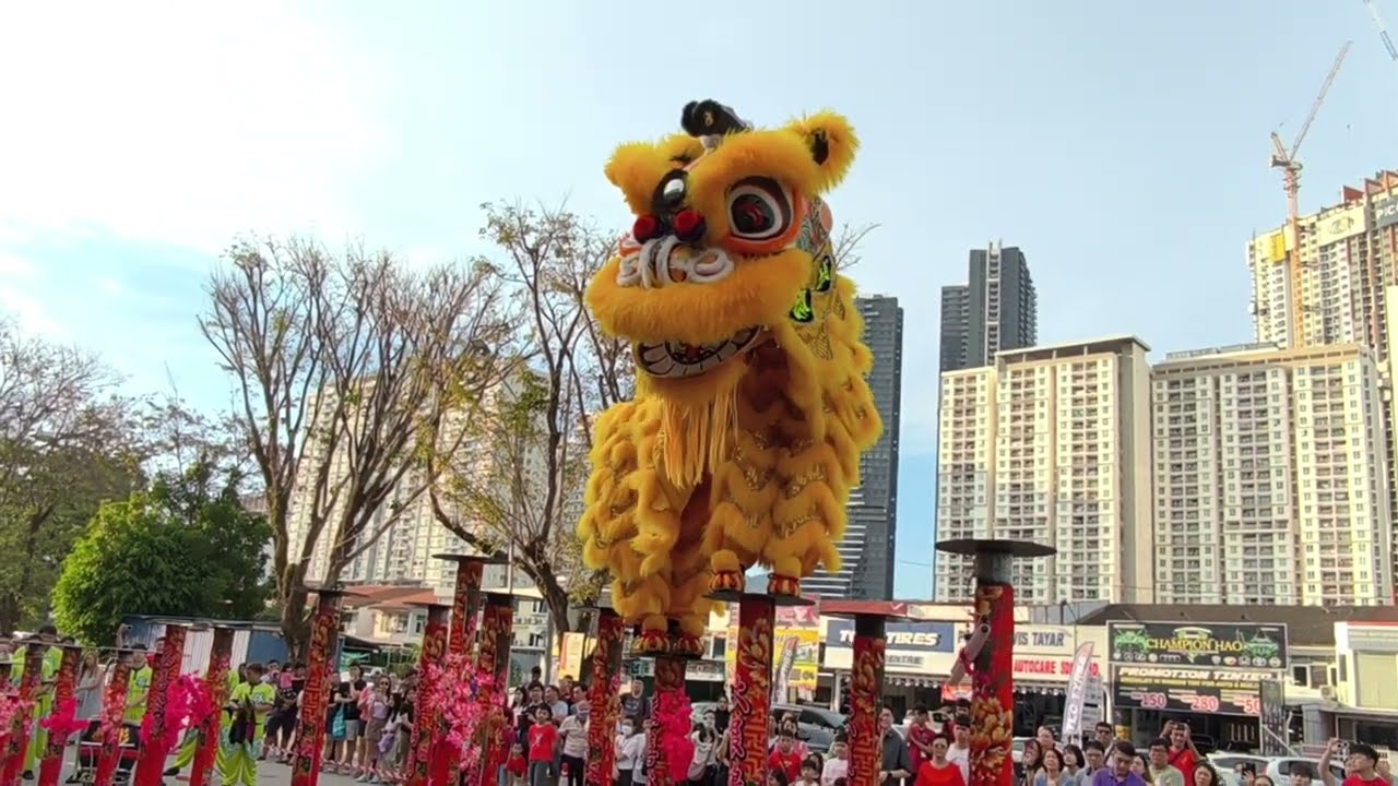 Lion Dance on Stilts Chinese New Year 2026 | Sunshine Square CNY Celebration