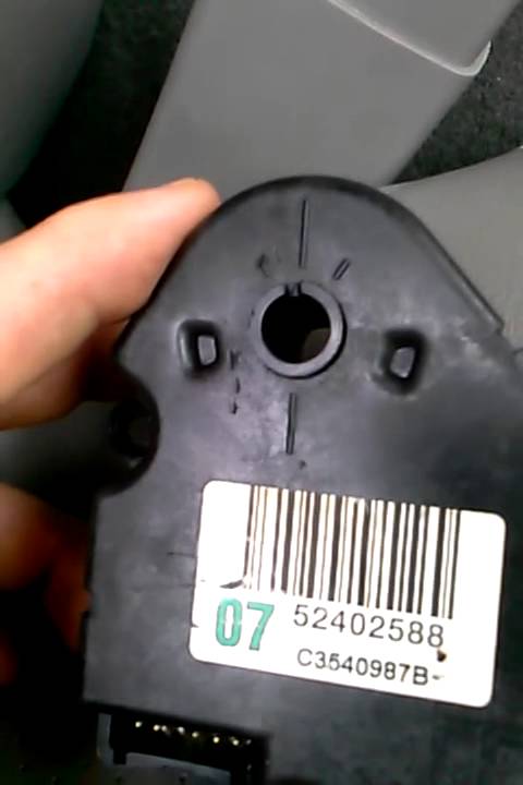 Blend door actuator Hot air out front drivers side vents 05 escalade silverado yukon tahoe sierra