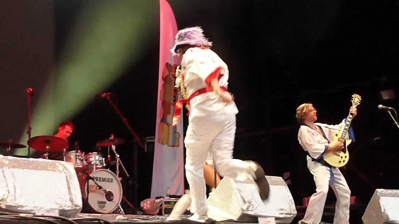 Rochester Castle BJorn Again Abba Tribute - Rap/Remix Clip