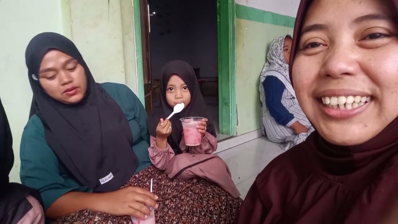 Menemui anak anak di madrasah 