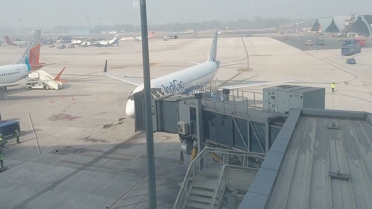 Delhi Airport Terminal-1 to Gwalior Indigo flight get delayed multiple times | Travel Experience 