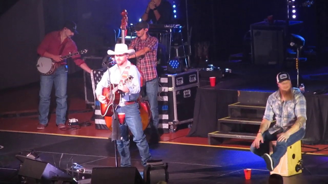 Cody Johnson calls out Old Town Road; plays Garth, George Strait, Waylon & Willie, Jones, Haggard