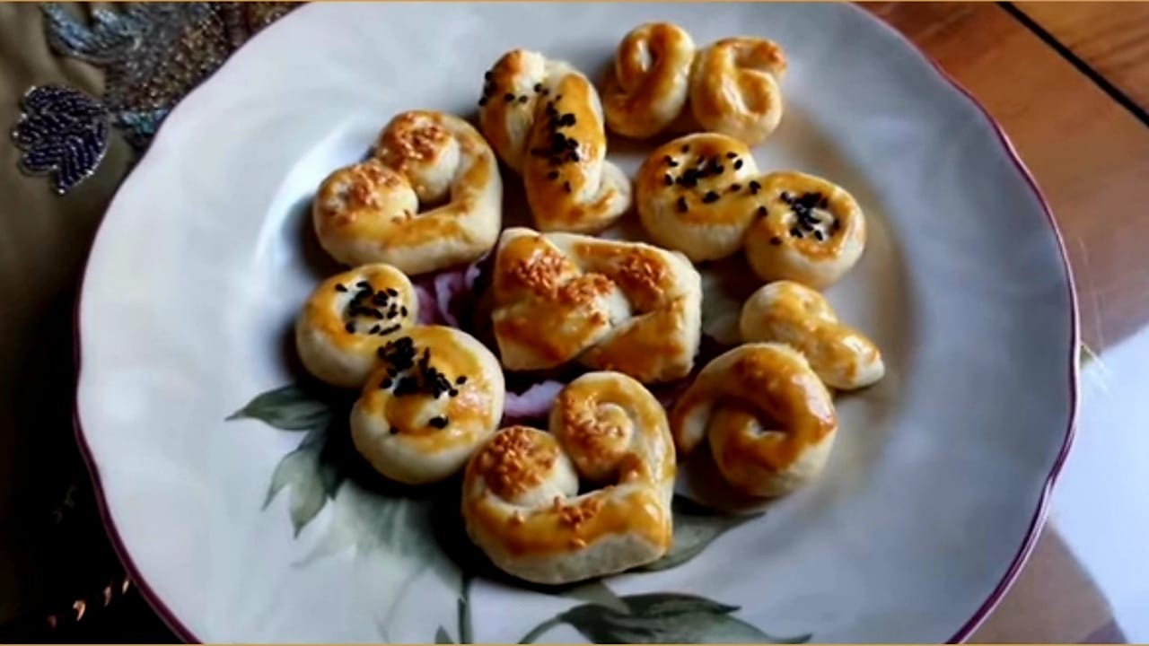 🫖🍪 Çay Saatlerinin Vazgeçilmezi: Mahlepli Tuzlu Kurabiye 🍪🫖