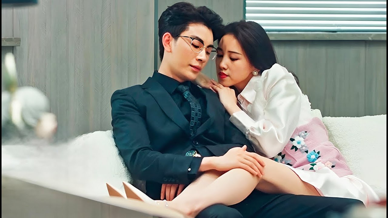 Un Jefe Guapo Pero Diabólico Se Enamora De Su Contratada Novia, Pero....