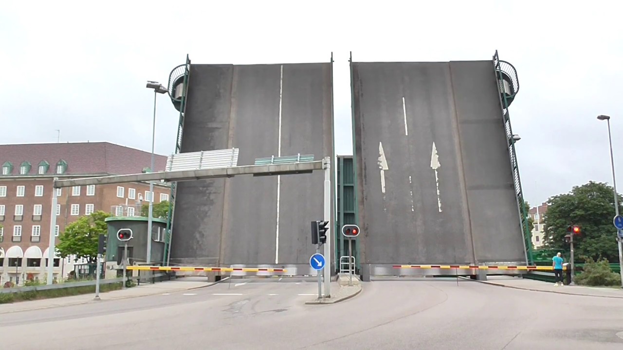 Broöppning Klaffbron Trollhättan / Brugopening Basculebrug/ Drawbridge/ Pont Basculant/ Zugbrücke