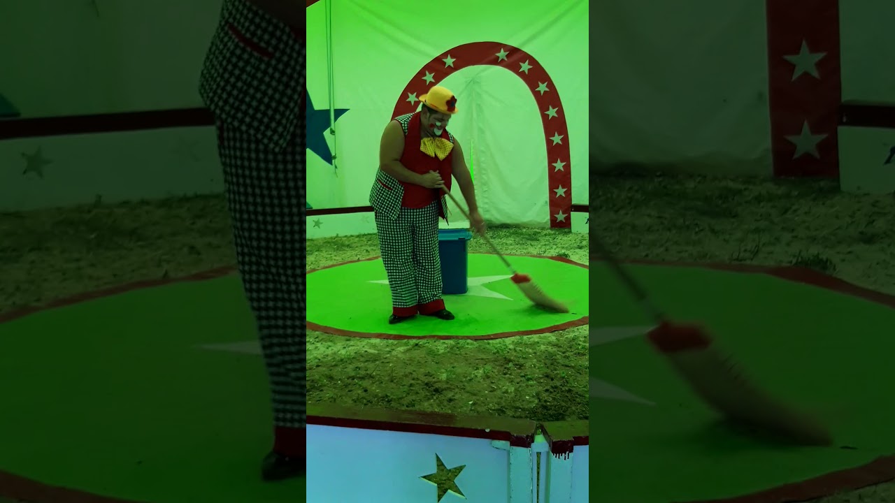 Ça c'était le cirque à Bavay cirque français il avait une heure de spectacle à rire et s'amuser