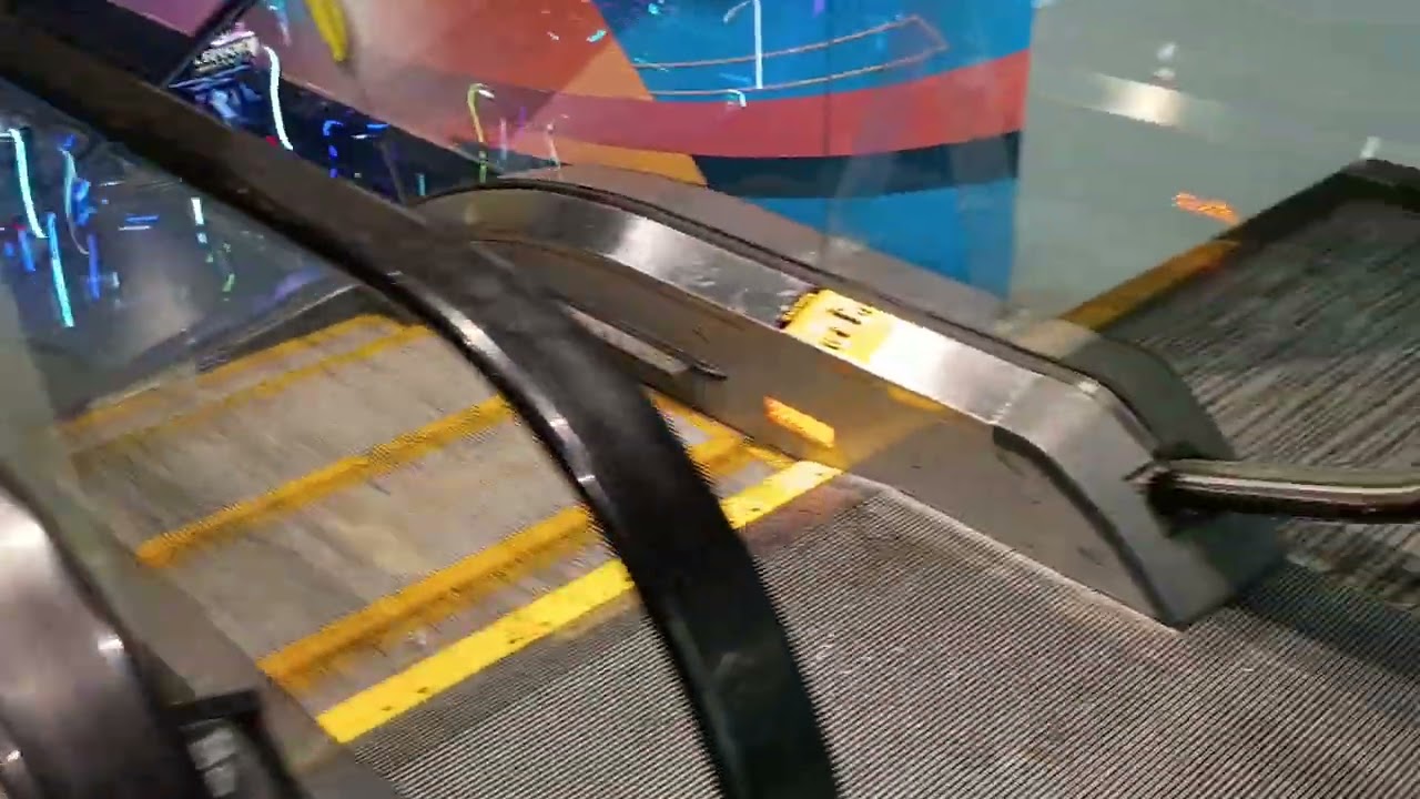 South town mall bowling & arcade round 1 electric stairs