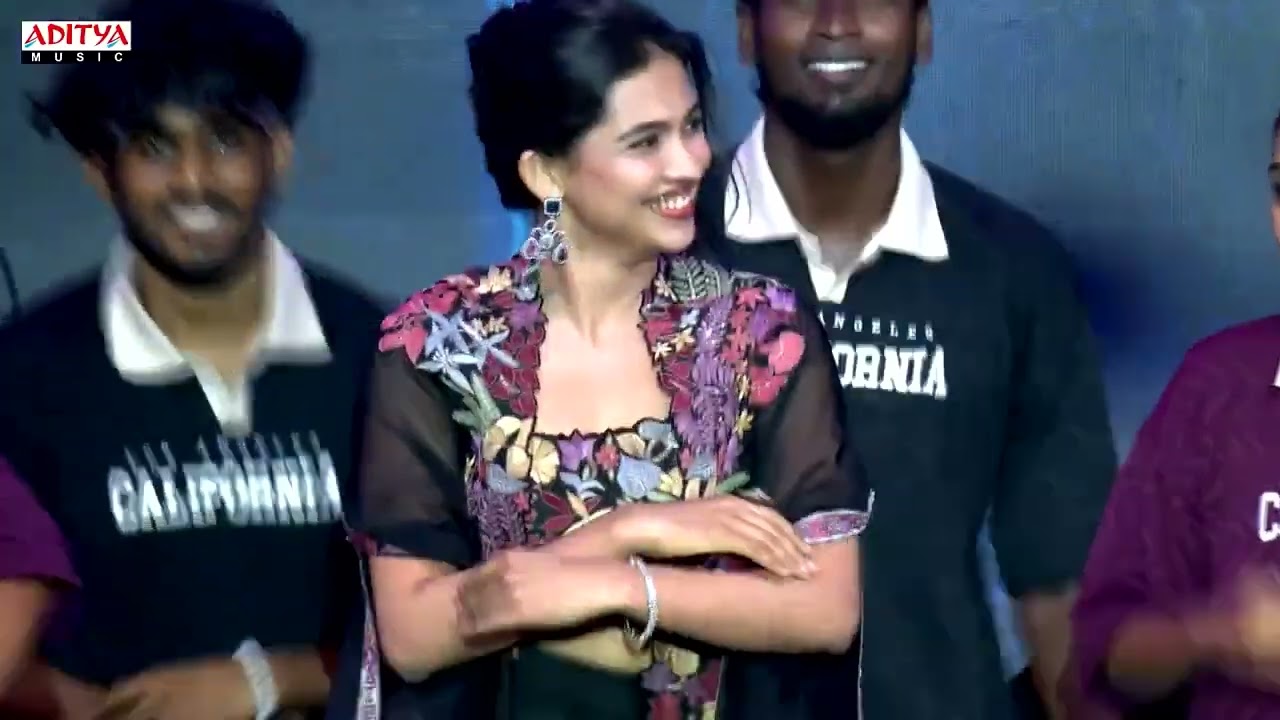 #MamithaBaiju Dances for #Pattampoochi 💃 | Vishwanath and Sons Audio Launch Event | Suriya