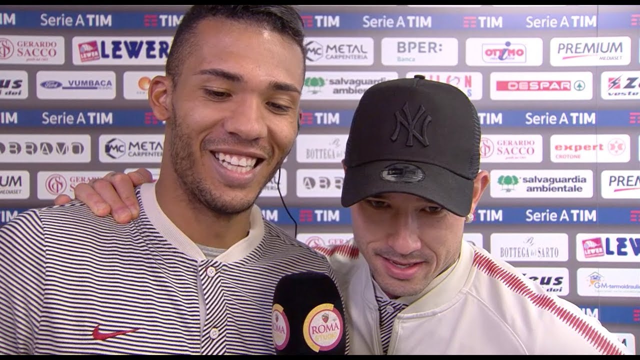 Juan Jesus disturbato dai compagni durante un'intervista in diretta!