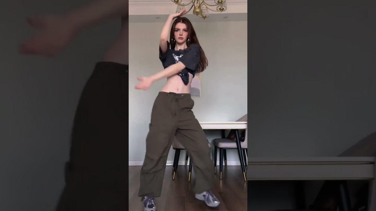 Hot Girl Alien Dance!~