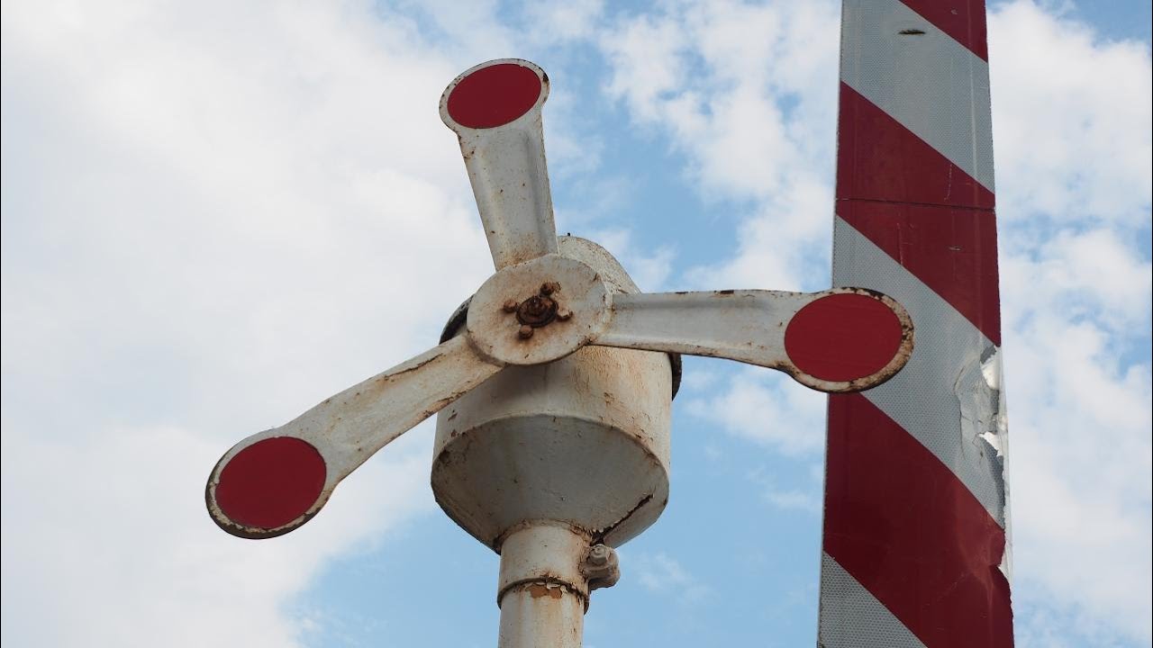 Antique pinwheel rail crossing on the Brescia - Breno - Edolo line (IT)