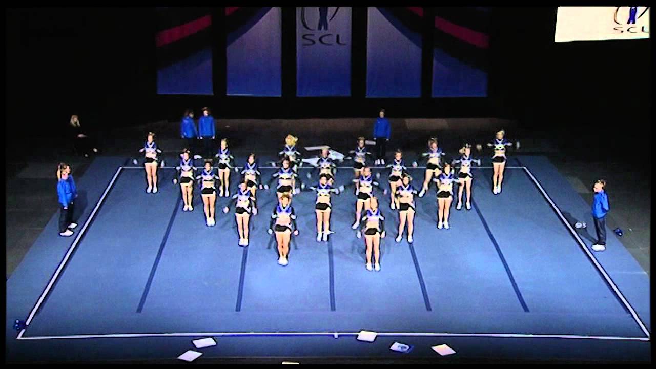 TCS Smash Dragons cheerleadingin naisten sarjan SM-kilpailussa 2012