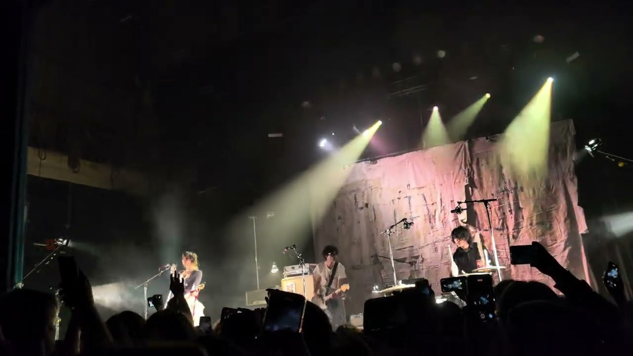 julie - skipping tiles (Live @ LA 2024-11-12)