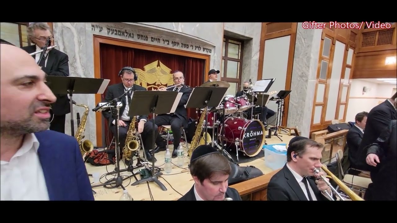 Chaim Berlin Introduces New Song At Purim Mesiba