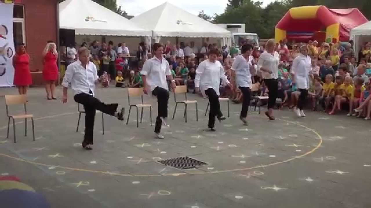 Schoolfeest Domino Meldert_Hallo Wereld_Medley leerkrachten
