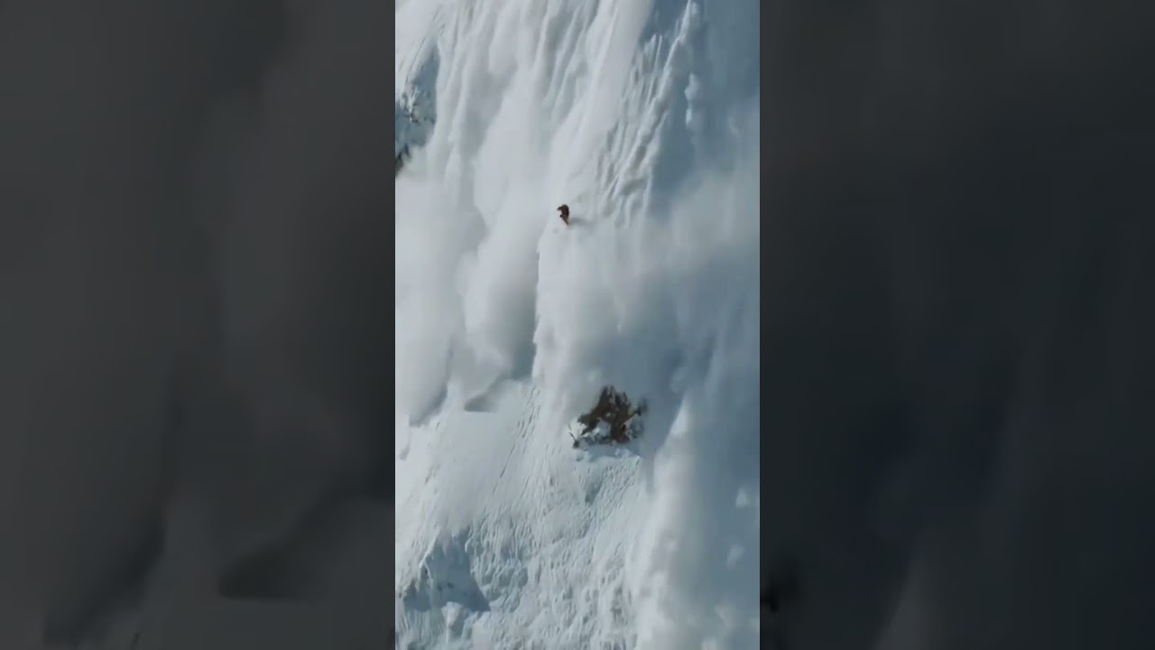 World’s Most Dangerous Ski Line Ever Attempted 🏔️⚠️
