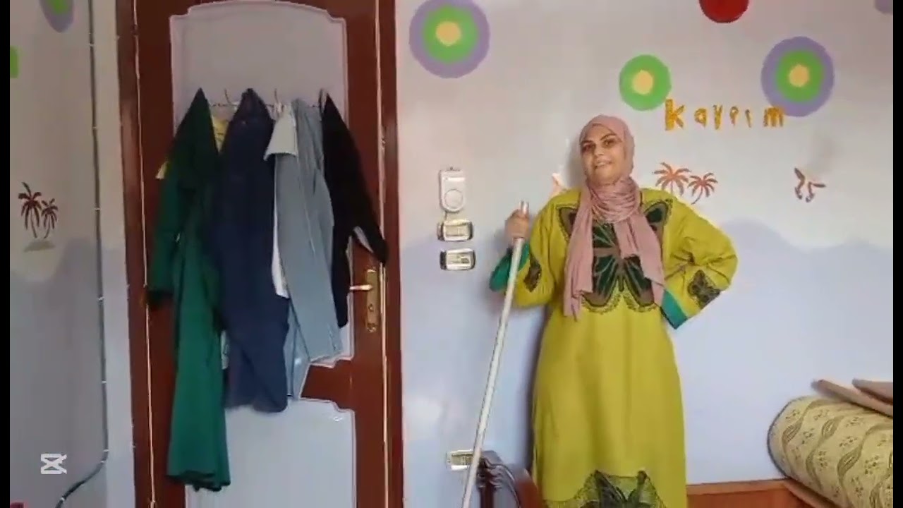 يلا بق علي الشغل الجامد روتين في غرفة الاولاد هو عشان تعبانه أسبها تخبط تقلب
