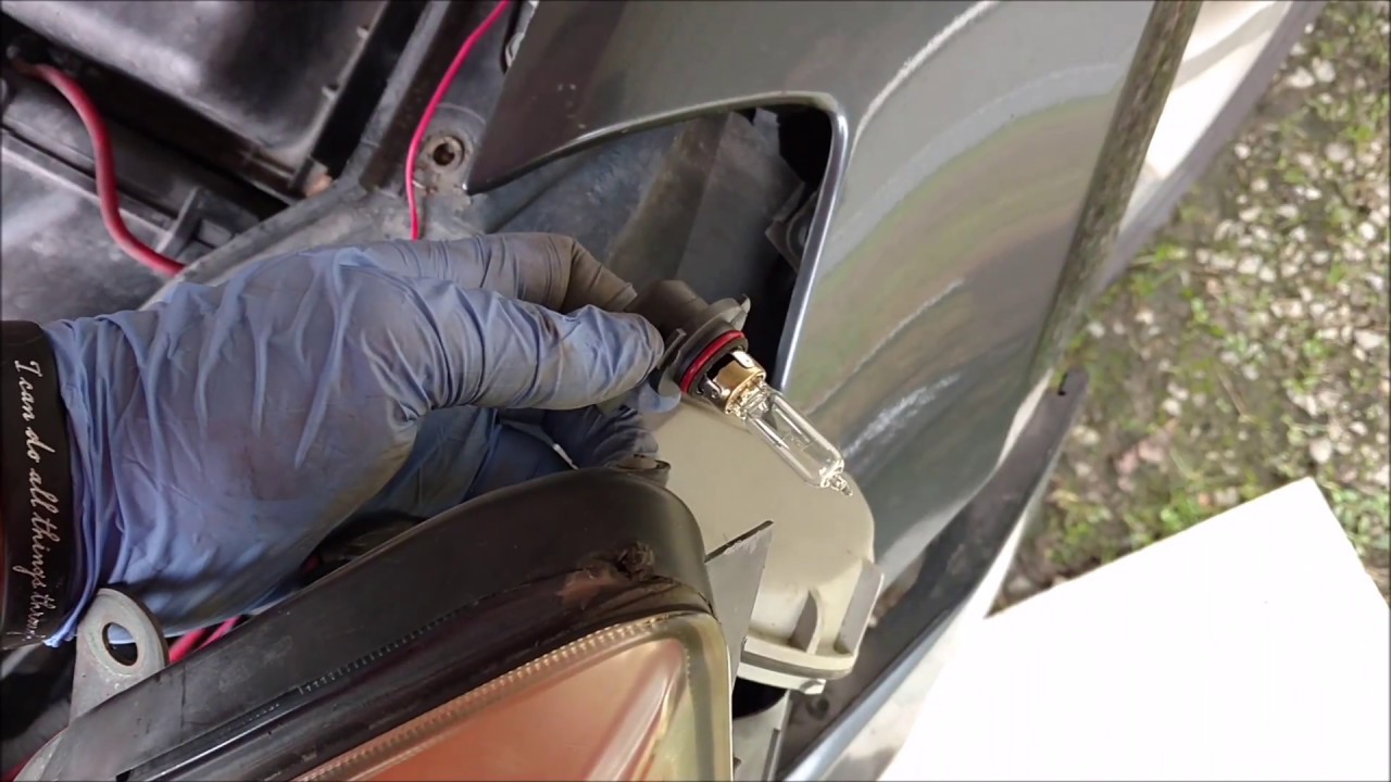 How to replace a 2008 Nissan Maxima Headlight Bulb