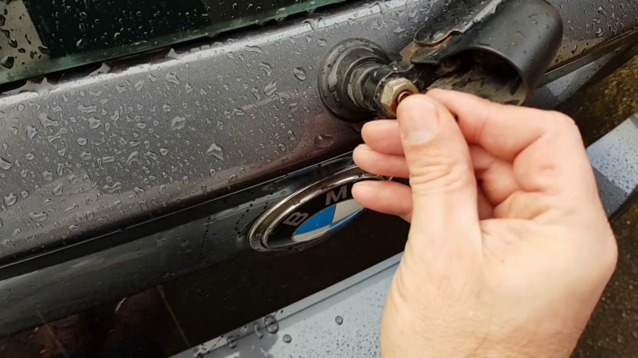 BMW 1 series -How to unblock your rear jet washer