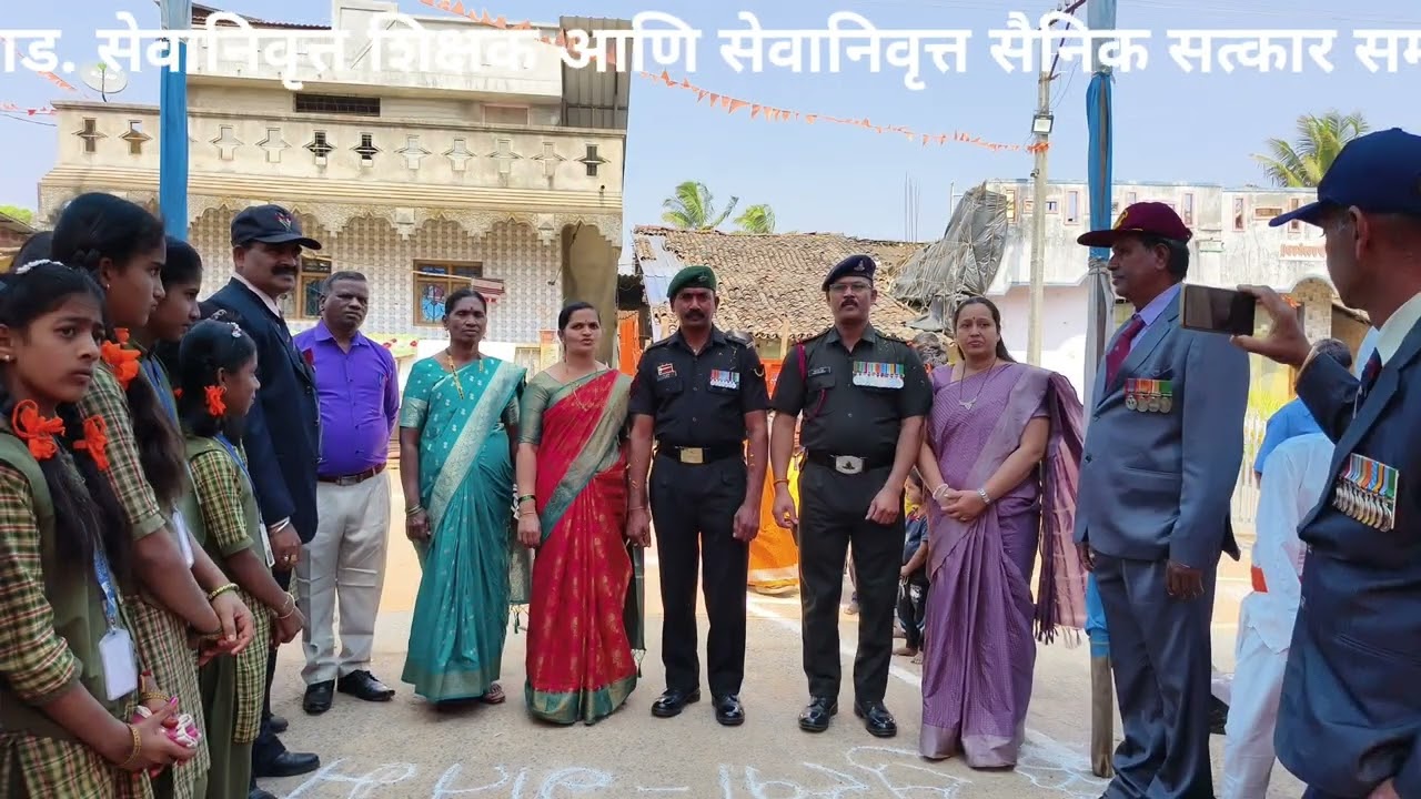 शाळेच्या वतीने सेवा निवृत्त शिक्षिका आणि सैनिकांचे सत्कार समारंभ आयोजन करण्यात आले 🎊