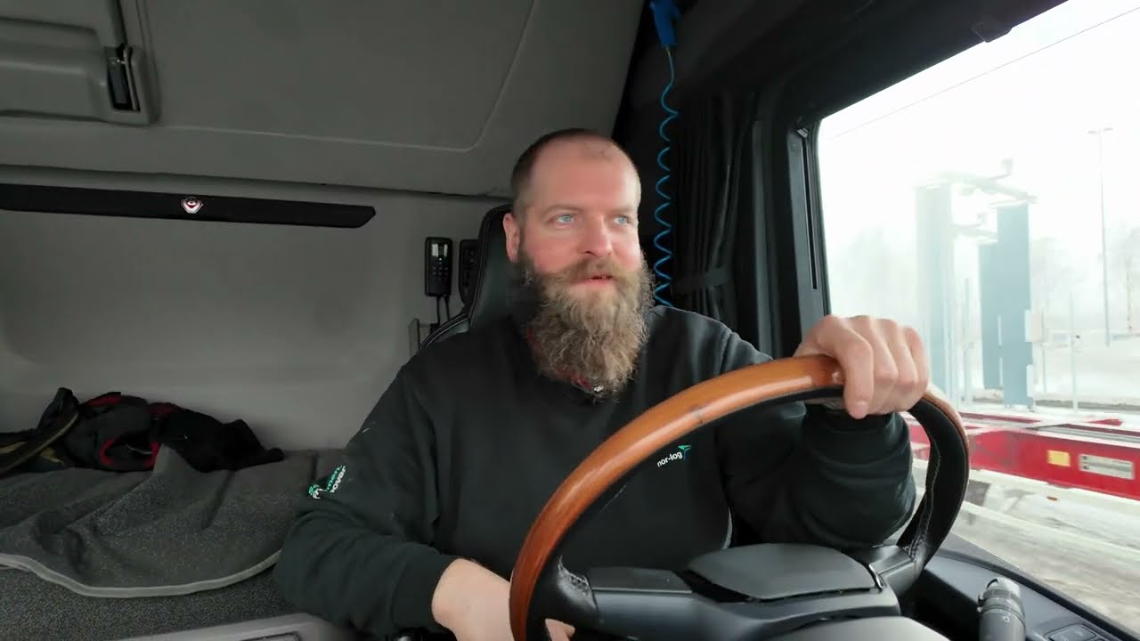 Kierowca w Norwegii - rampa nie otwarta i wózek zawieszony 🤦‍♂️ Tine Oslo.