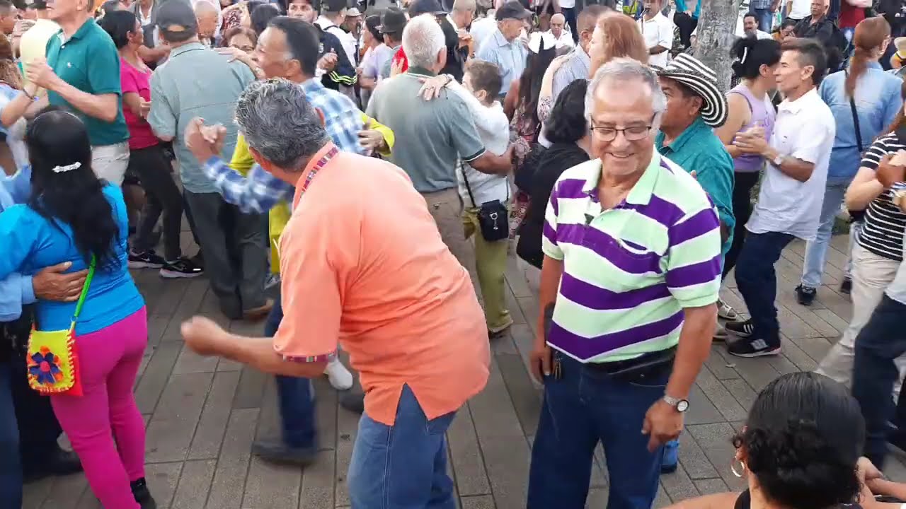 Los integrados parranderos. Varios temas. Octubre 12 2024.