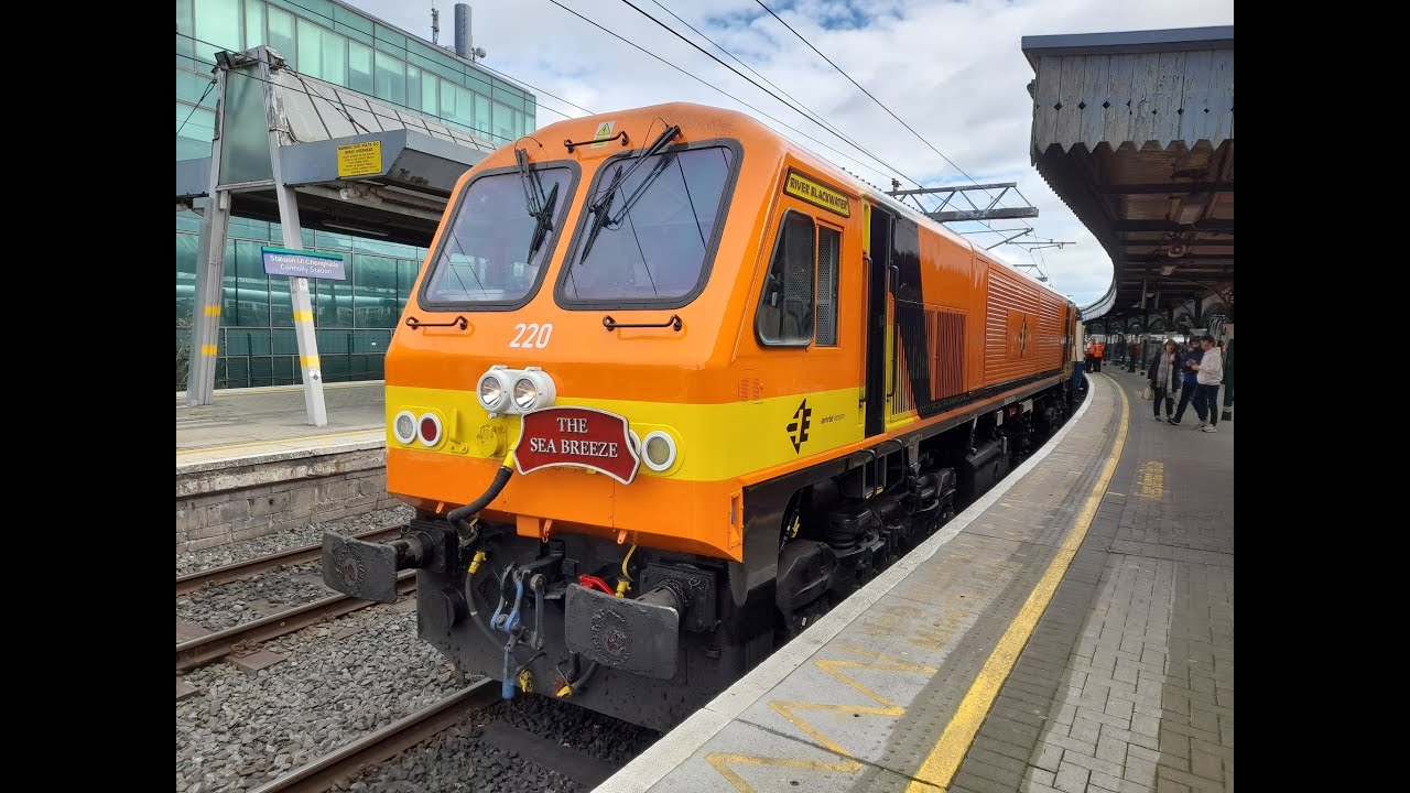 Irish Rail Retro Liveried 201 Class Loco 220 arriving into Dublin Connolly. 27/4/25