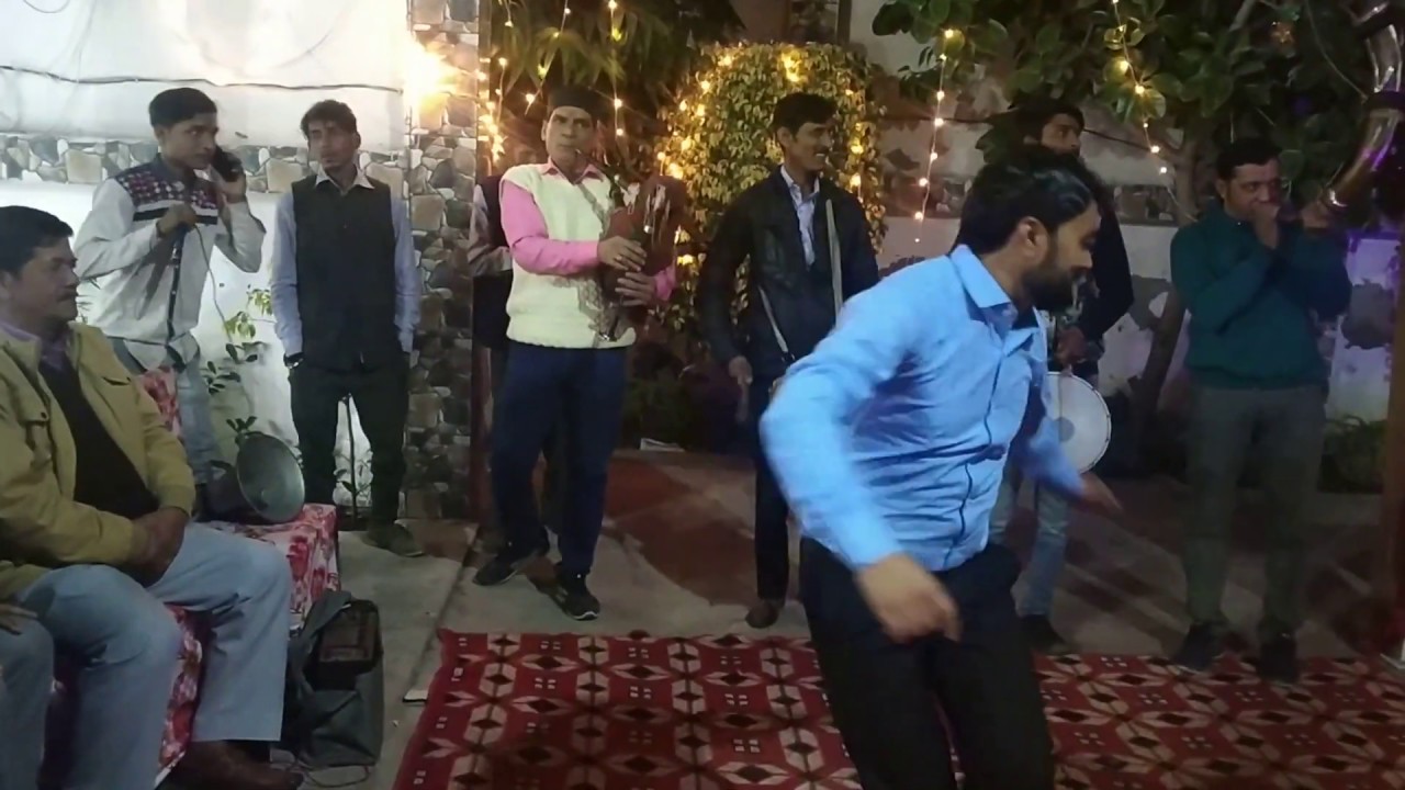 Mast mashkbeen dance in pahadi shadi by balwant mehar